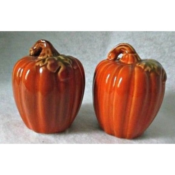 Pumpkin Salt Pepper Shakers Fall Autumn Thanksgiving Decor Tableware - Picture 2 of 3